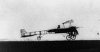 Erstmals überhaupt flog am 30. April 1913 ein Flugzeug auf die Kanarischen Inseln. Pilot Léonce Garnier begeisterte mit seiner Blériot XI die Bevölkerung von Gran Canaria mit seinen Künsten.