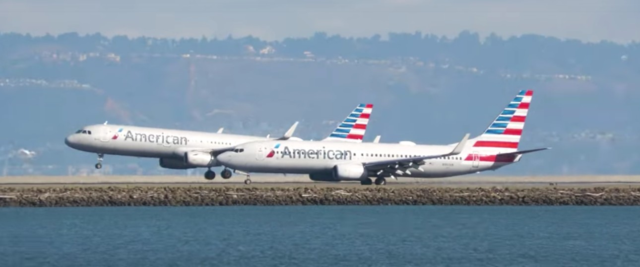 Ein Airbus A321 und eine Boeing 737 - beide von American Airlines.