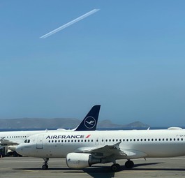 Flieger von Lufthansa und Air France: Die europäischen Airlines beklagen sich über die Slot-Regeln.