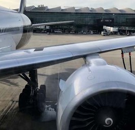 Für fast zwölf Stunden unsere Bleibe: Boeing 777-300 ER von Air New Zealand.