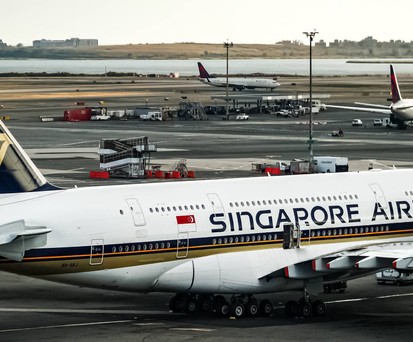 Der Airbus A380 mit der Kennung 9V-SKR: Das Flugzeug rollte in Delhi unverhofft rückwärts.