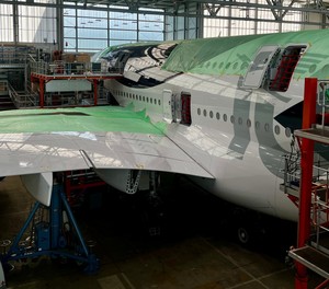 Airbus A380 von Lufthansa: Die D-AIMH wird noch bis Anfang Juni in. Dresden umgebaut.