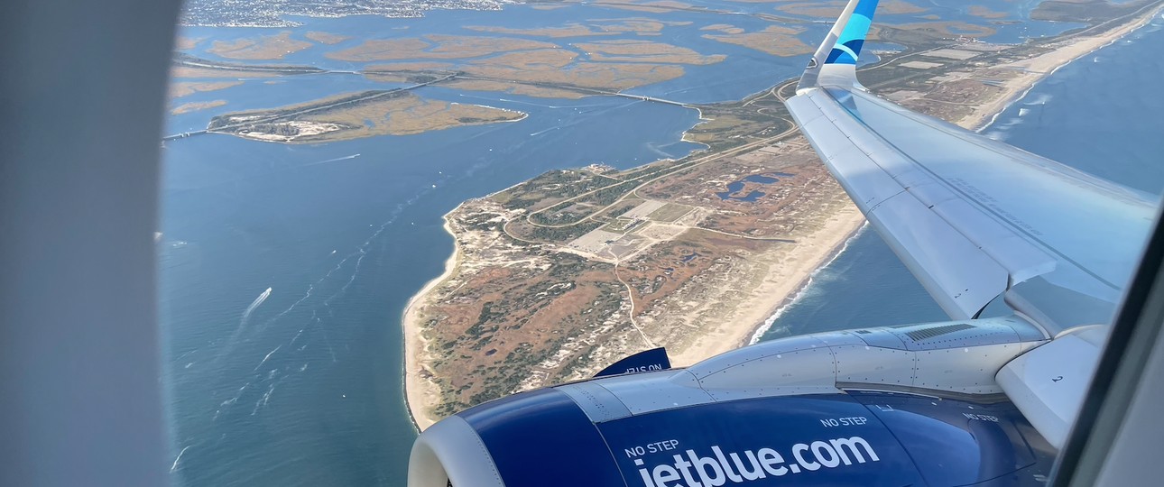 Blick aus dem Fenster eines Airbus A321 LR von Jetblue: Bald auch ab Genf unterwegs?