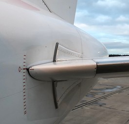 Höhenleitwerk mit Anzeige der verschiedenen Positionen: Unter gewissen Bedingungen wirken große Kräfte auf das Teil.