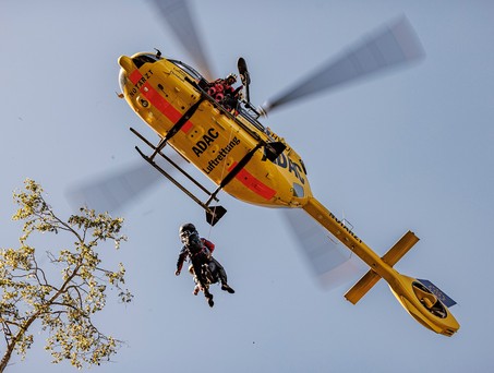 Luftrettung des ADAC mit Hubschrauber: Muss schnell am Unfallort sein.