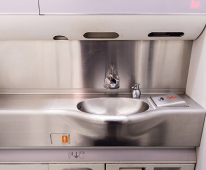 Wasserhahn im Flugzeug-WC: Trinken verboten.