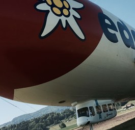 Der Schweizer Ferienflieger Edelweiss Air feiert sein 20-jähriges Jubiläum. Dafür mietet er diesen Sommer einen Zeppelin. Am Steuer sitzt oft Pilot Lars Pentzek. Er ist einer von rund zehn Luftschiff-Kapitänen weltweit.