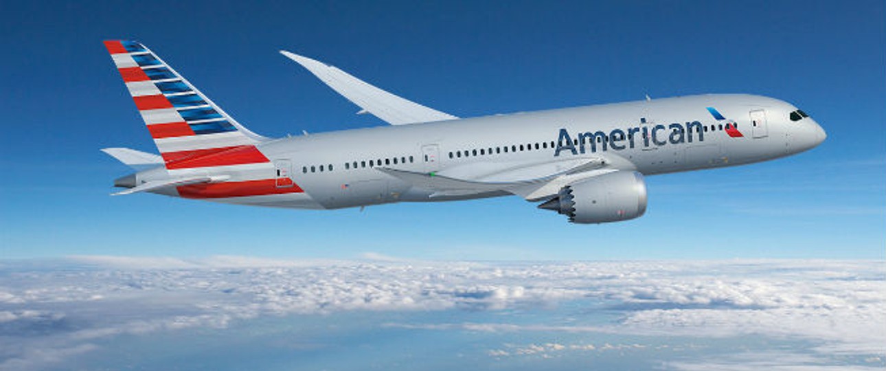 Dreamliner in den Farben von American: Die Airline stockt auf.