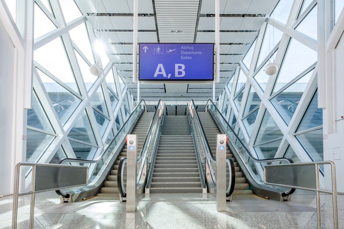 Innenaufnahme des Terminal-1-Piers am Flughafen München.
