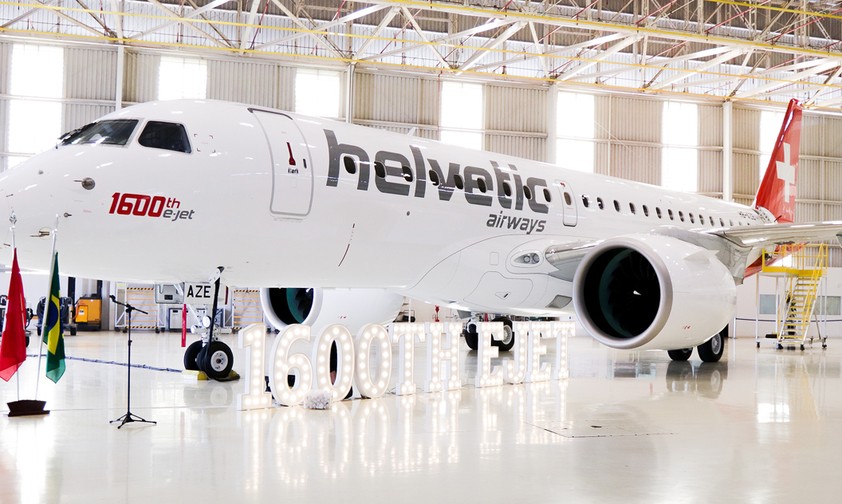 Die HB-AZE im Embraer-Werk von São José doss Campos.