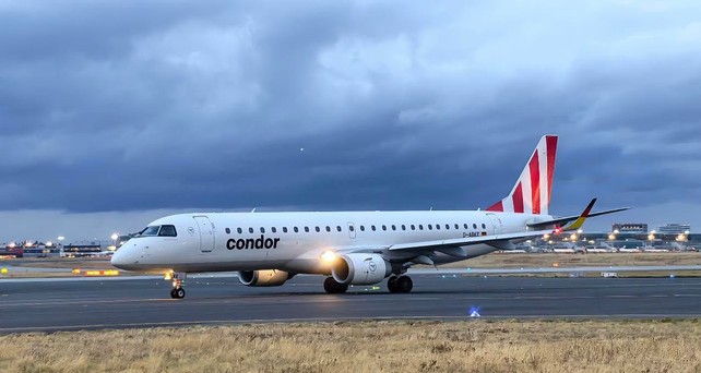 Embraer E190 von German Airwas mit Condor-Streifen: Nun bunt im Einsatz.