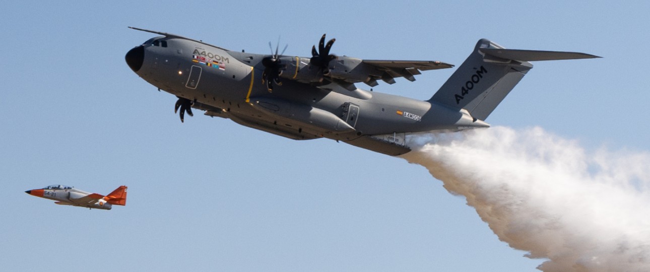 Der Airbus A400 M bei einem Testflug als Löschflugzeug: Die Maschine kann ...