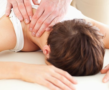 Chiropraktiker: Am Chiroport im Terminal C des Flughafens in Minneapolis/ St. Paul werden schmerzende Rücken und verspannte Schultern wieder eingerenkt.