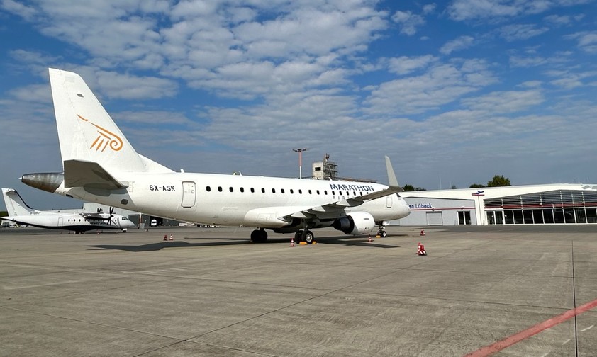 Eine Dornier 328 von Private Wings sowie eine E175 von Marathon Airlines: Beide Flugzeuge sind in diesem Sommer für Lübeck Air unterwegs.