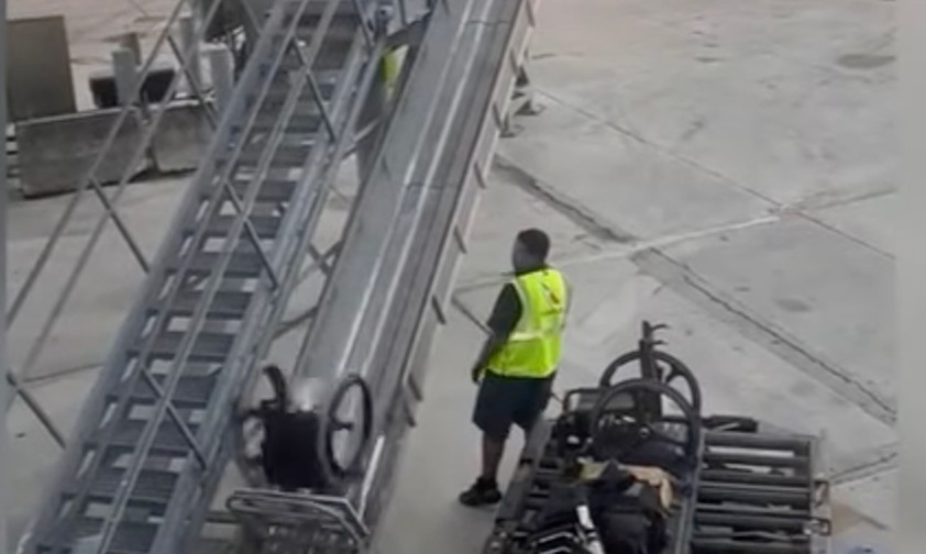 Wenn ein Rollstuhl vom Flugzeug aufs Vorfeld knallt - und darüber gelacht wird