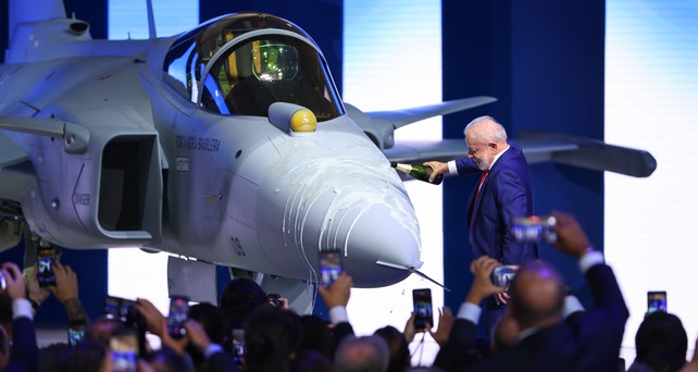 Staatspräsident Luiz Inácio Lula da Silva tauft die erste heimische Gripen E: Gemeinschaftsprojekt von Saab und Embraer