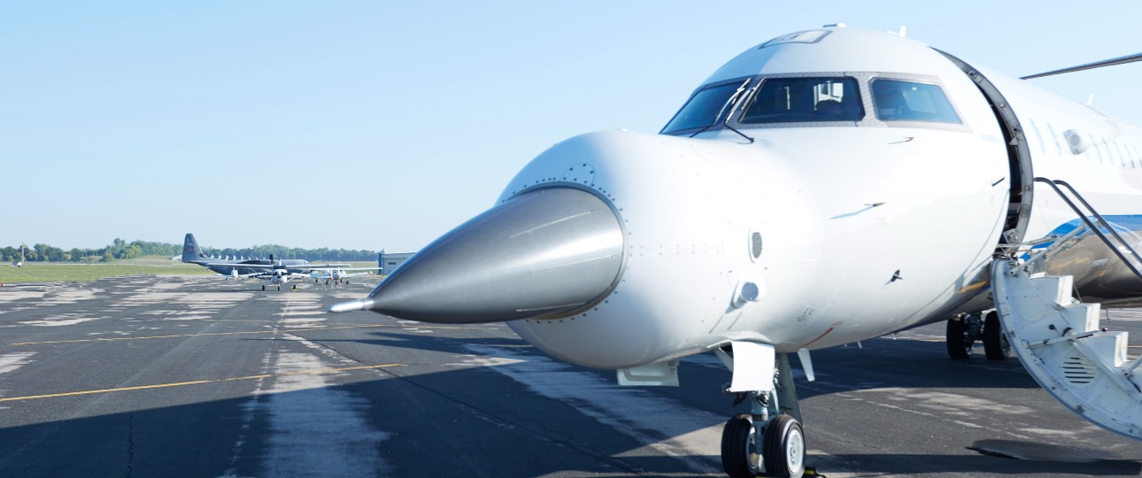 Die Bombardier CRJ700 mit dem Kennzeichen N804X: Testet Technik für Kampfjets.