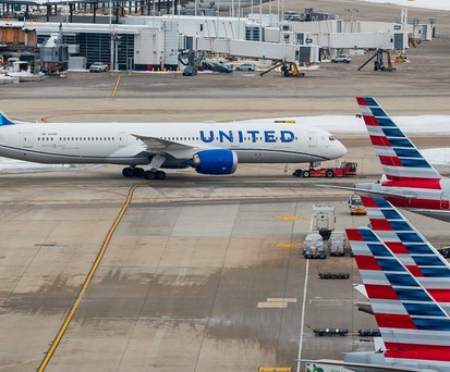 Flugzeuge von American Airlines und United am Flughafen Chicago O'Hare: Beide Airliens kämpfen um Marktanteile. 