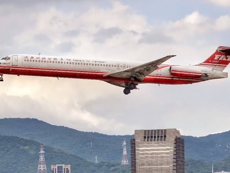 Die McDonnell Douglas MD-83 von Far Eastern Air Transport: WuUrde jetzt verkauft.