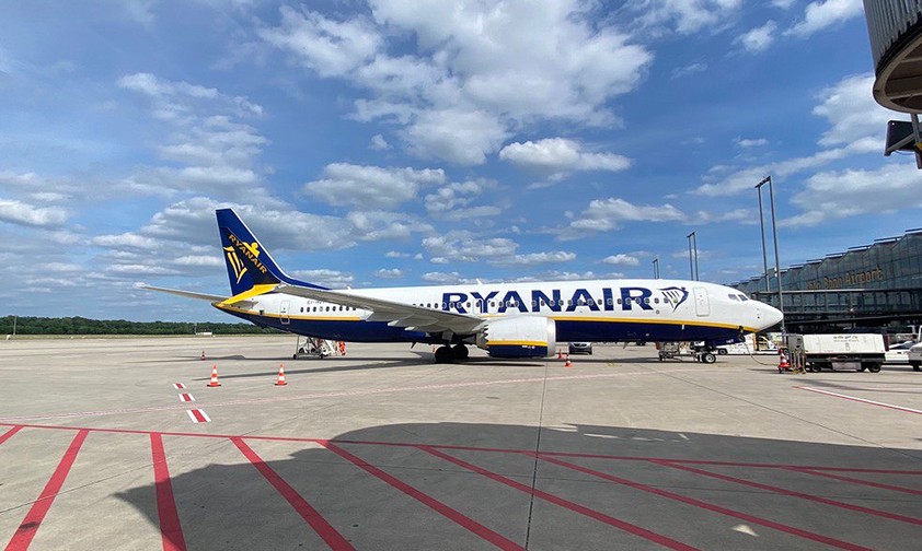 Boeing 737 von Ryanair in Köln/Bonn: Diverse Basen – auch diese – verlieren Flugzeuge.
