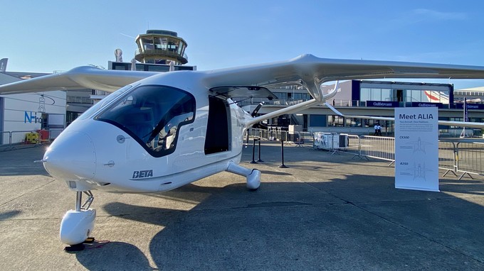 Beta Technologies baut zwei Versionen der Alia. Hier ist die zu CX300 sehen, die herkömmlich startet und landet. Ein Evtol wird folgen.