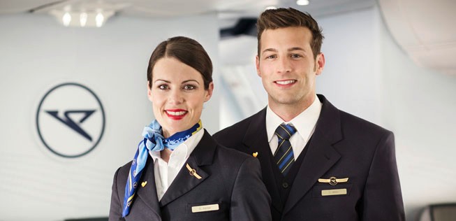 Kommt Ihnen irgendwie bekannt vor? Zu recht! Es sind die gleichen Uniformen, die Condor derzeit benutzt.