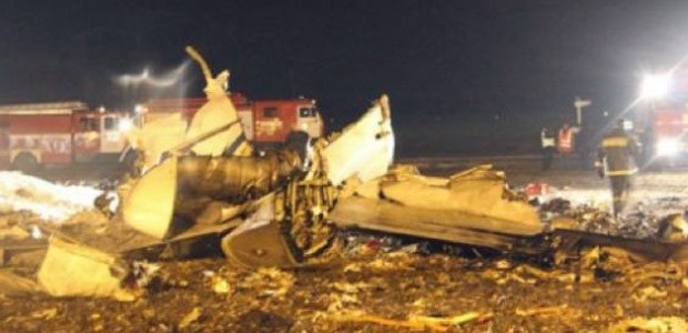 Das Wrack der Boeing 737-500: Die Lizenz des Crashpiloten ist nicht über alle Zweifel erhaben.