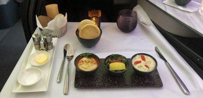 Die arabischen Mezze von Qatar Airways.