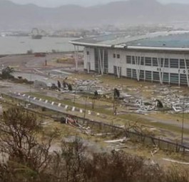 Das Video des niederländischen Verteidigungsministeriums zeigt auch den Flughafen St. Maarten (ab 2.15).