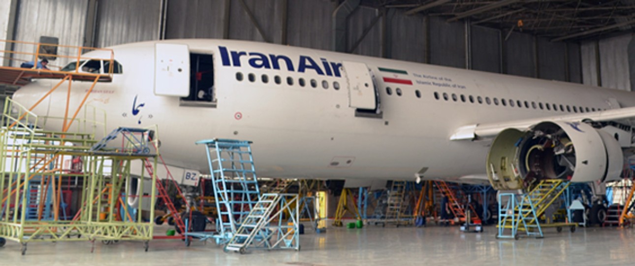 Wartung bei Iran Air: Die Mechaniker müssen eine alte Flotte am Leben halten.