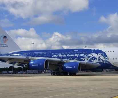 Airbus A380 in London Stansted: Der Superjumbo der portugiesischen Charterfirma Hi Fly ...
