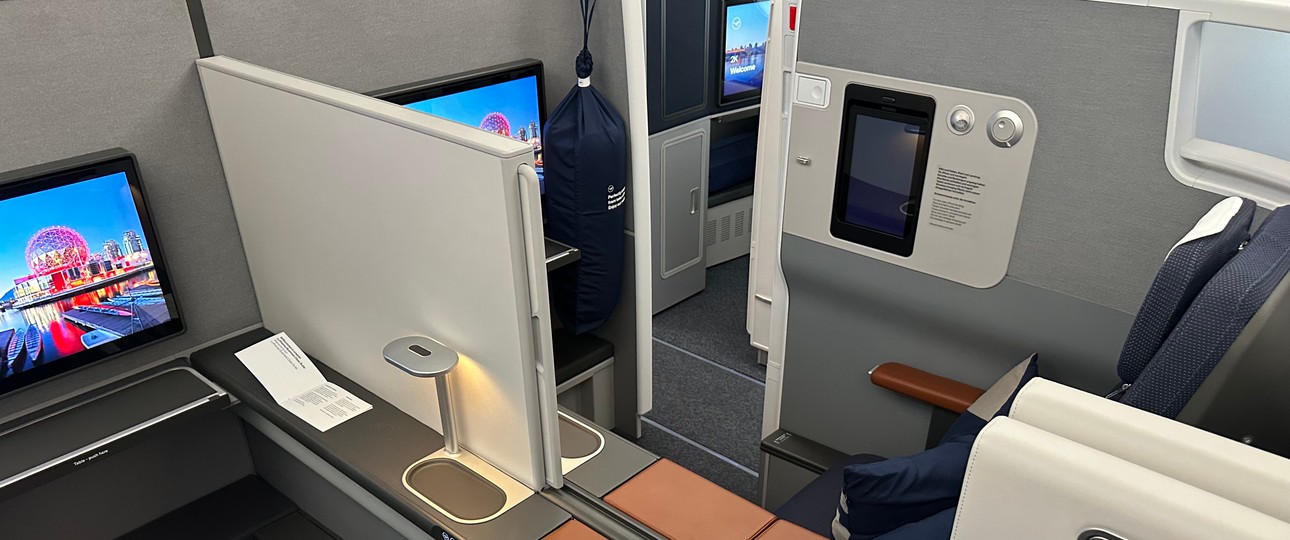 Acht Suites gibt es in der Business Class. Sie unterscheiden sich durch längere Betten, größere Bildschirme - und sie sind mit Türen verschließbar.