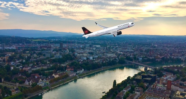 Airbus A321 XLR von AIr Canada über Basel (Montage): Die Flugline eröffnet die neue Strecke im Sommer 2027.