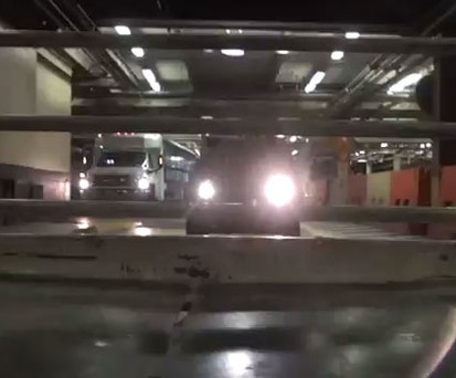 Das sieht der Test-Koffer auf dem Weg zum Flugzeug.