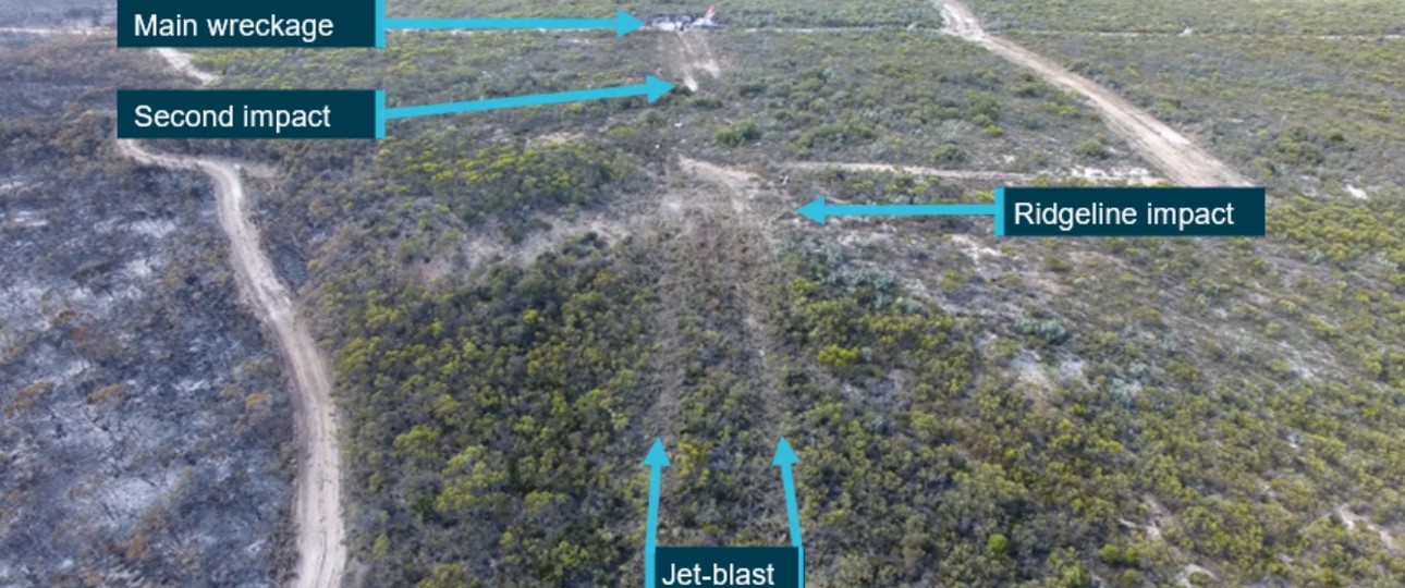 Der Unfallort: Die Boeing 737 hat deutliche Spuren hinterlassen.