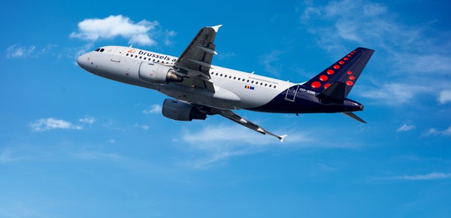 Startender Airbus A319 von Brussels Airlines: Die randalierende Gruppe erlebte den Take-Off nicht.