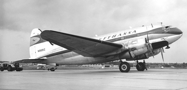 Eine Curtiss Wright CW-20 von Lufthansa 1963 in der alten Bemalung.