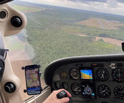 Anflug auf den Flugplatz Schönhagen: Kleinere Plätze könnten auch ohne Flugleiter auskommen.