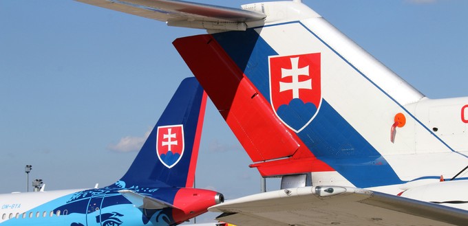 Die neue und die alte Bemalung des Slovak Government Flying Service.