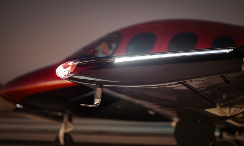VIsion Jet der dritten Generation: Spectra-Lights an den Flügelspitzen sorgen für eine bessere Sichtbarkeit.