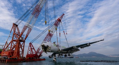 Die Bergung des Rumpfes der Boeing 747 F von Air ACT: Die Teile dienen der Ermittlung.