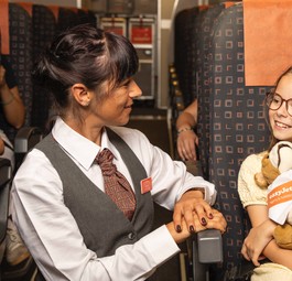Teddy mit Easyjet-Tracker: Damit es im Urlaub keinen Stress gibt.