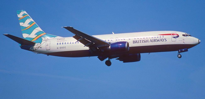 Derzeit fliegen noch drei 737-400 für die britische Fluglinie – G-DOCO, G-DOCW und G-DOCX. Sie sind heute rund 22 Jahre alt.