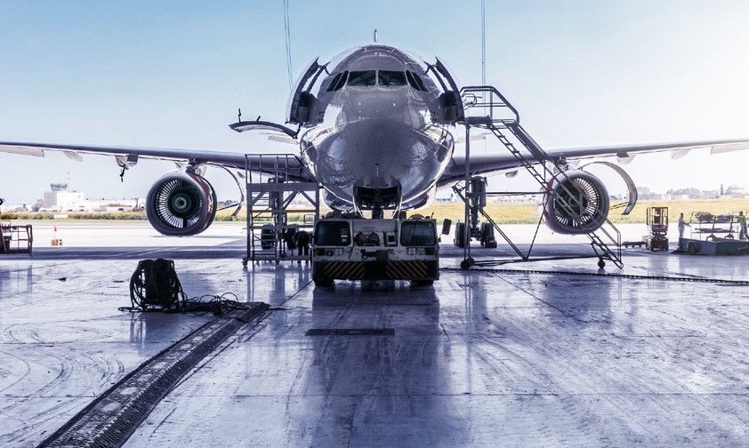 Lufthansa Technik hangar: less work.