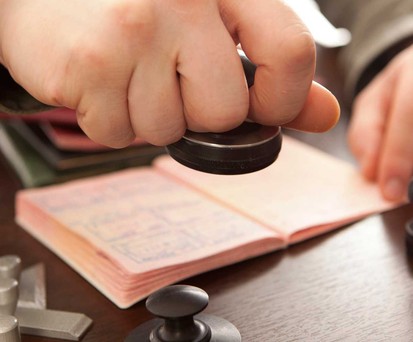 Reisepass mit Stempel: In Belgien hat ein Pilot von Brussels Airlines versucht, mit einem Fantasiepass einzureisen.