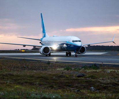 boeing 737 max 10 island
