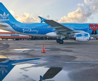 Der Airbus A320 von Global X im Design von Adidas von Bad Bunny: Der Jet, ...