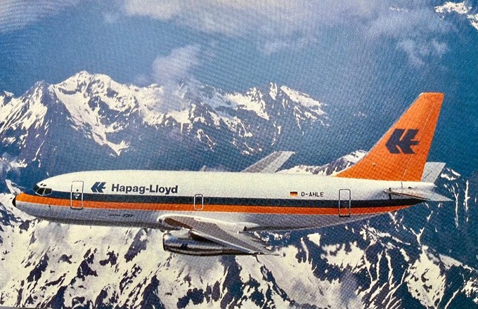 Eine Boeing 737 Classic des Ferienfliegers.