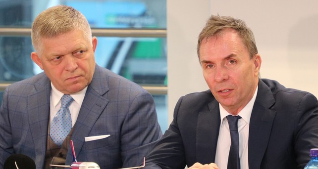 Der slowakische Premier Robert Fico und Wizz Air-Chef József Váradi: Historischer Ausbau in Bratislava.