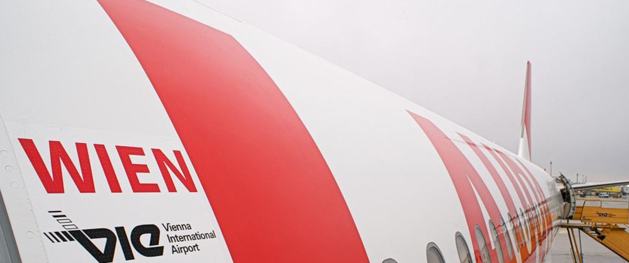 Flieger von Lauda:  Die Airline muss die Kosten senken.